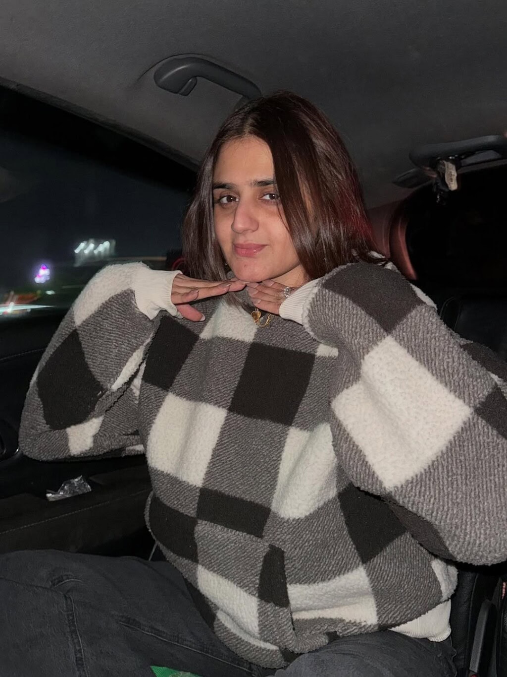 میک اپ کے بغیر ہیرا مانی کی تصاویر رد عمل کو جنم دیتی ہیں