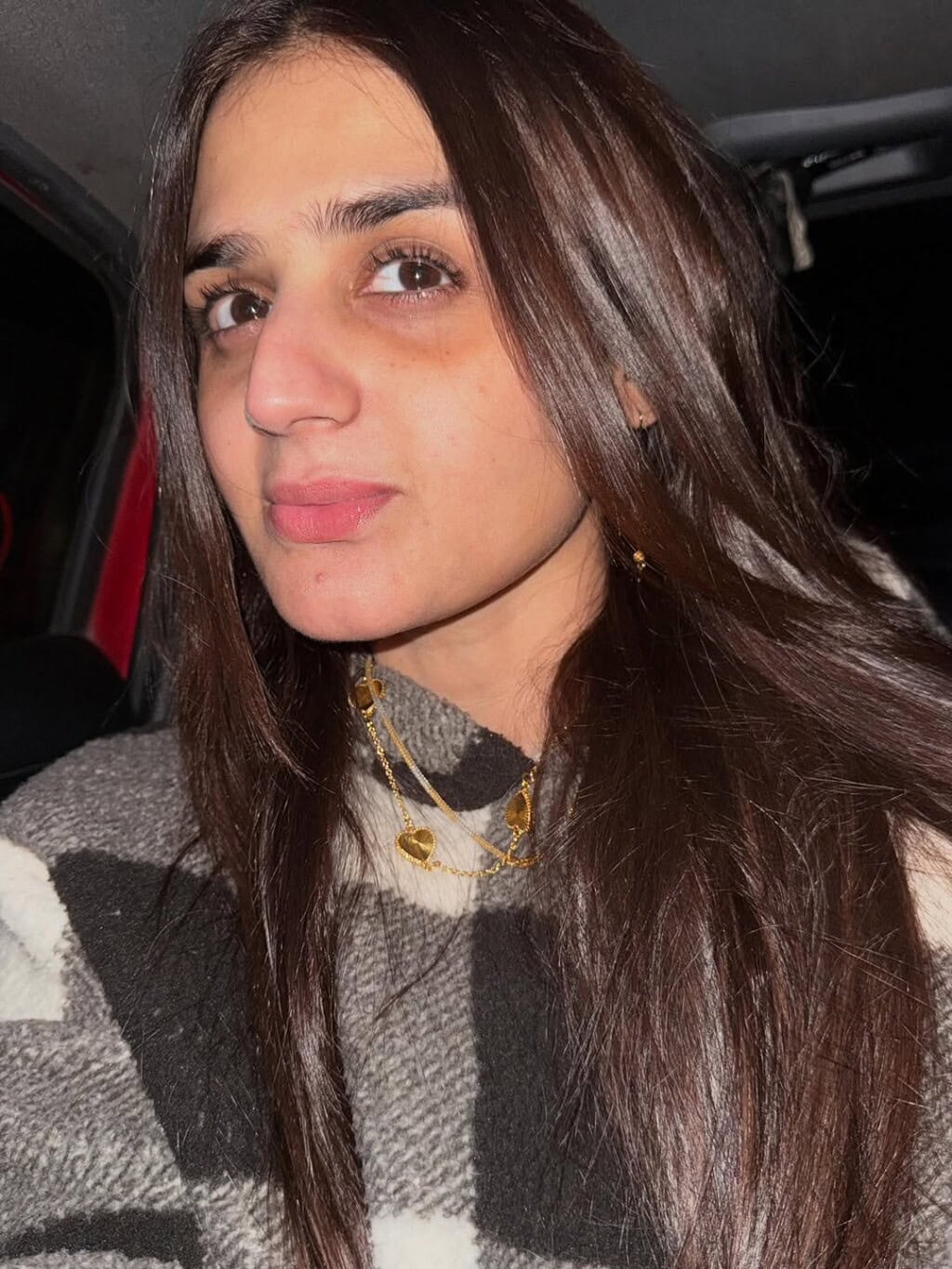 میک اپ کے بغیر ہیرا مانی کی تصاویر رد عمل کو جنم دیتی ہیں