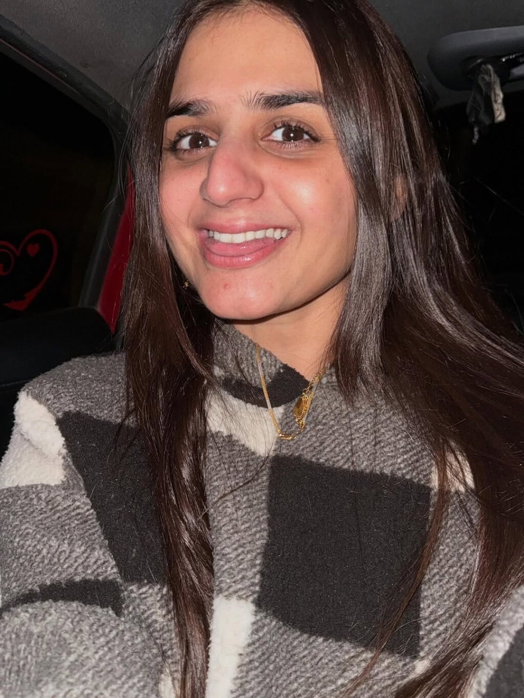 میک اپ کے بغیر ہیرا مانی کی تصاویر رد عمل کو جنم دیتی ہیں