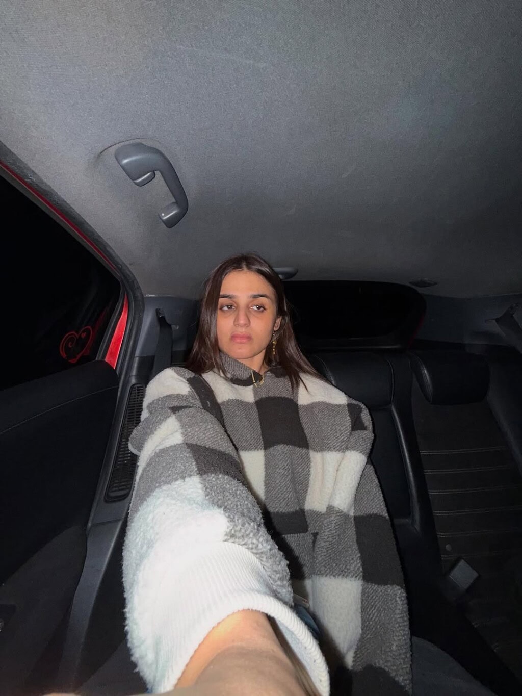 میک اپ کے بغیر ہیرا مانی کی تصاویر رد عمل کو جنم دیتی ہیں