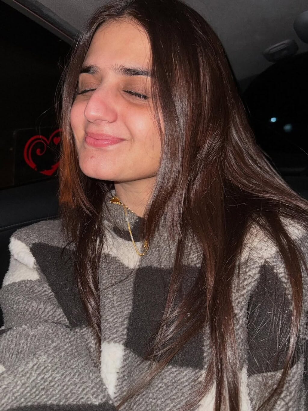 میک اپ کے بغیر ہیرا مانی کی تصاویر رد عمل کو جنم دیتی ہیں