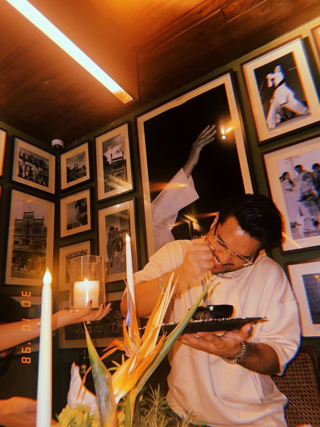 ہانیہ عامر عاصم اظہر کی سالگرہ کے موقع پر شرکت کرتی ہے