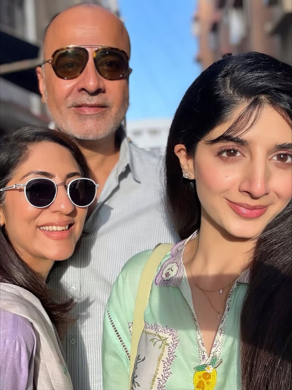 مورا ہاکین نے جما تقیسیم سے یادگار بی ٹی ایس شیئر کیے ہیں