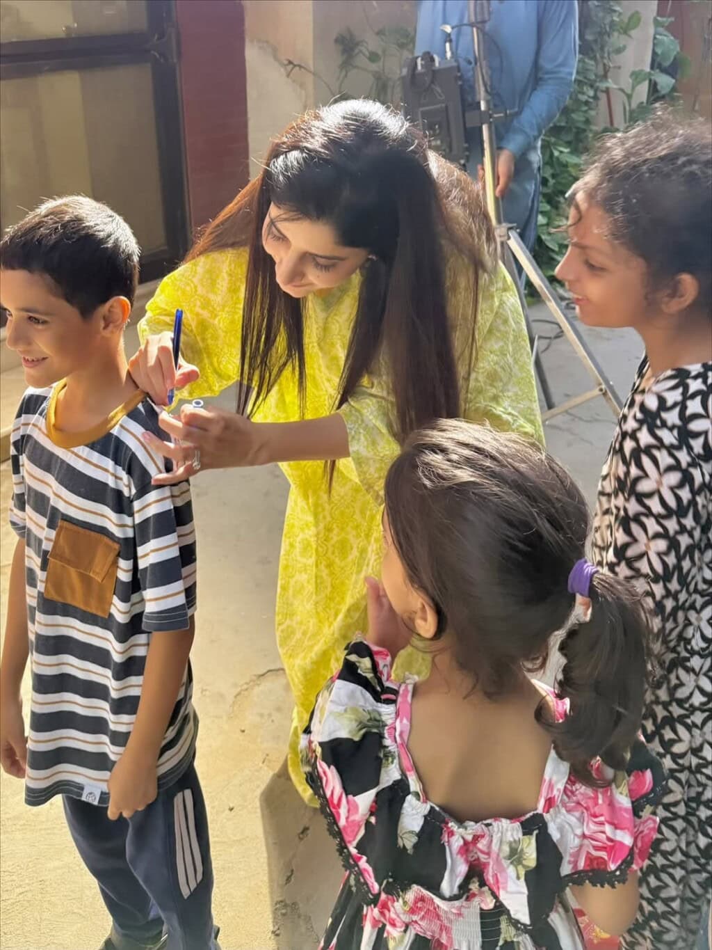 مورا ہاکین نے جما تقیسیم سے یادگار بی ٹی ایس شیئر کیے ہیں