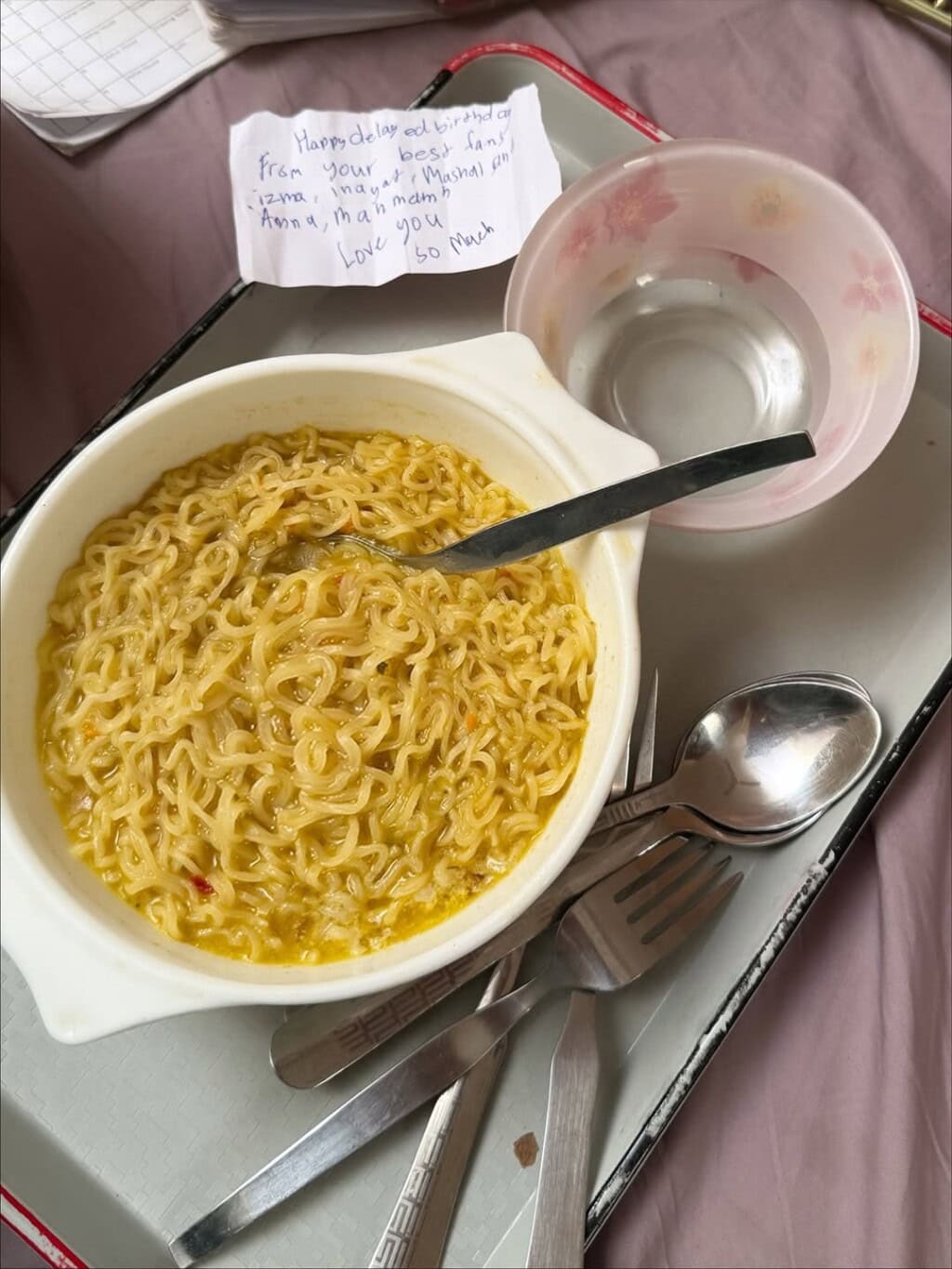 مورا ہاکین نے جما تقیسیم سے یادگار بی ٹی ایس شیئر کیے ہیں