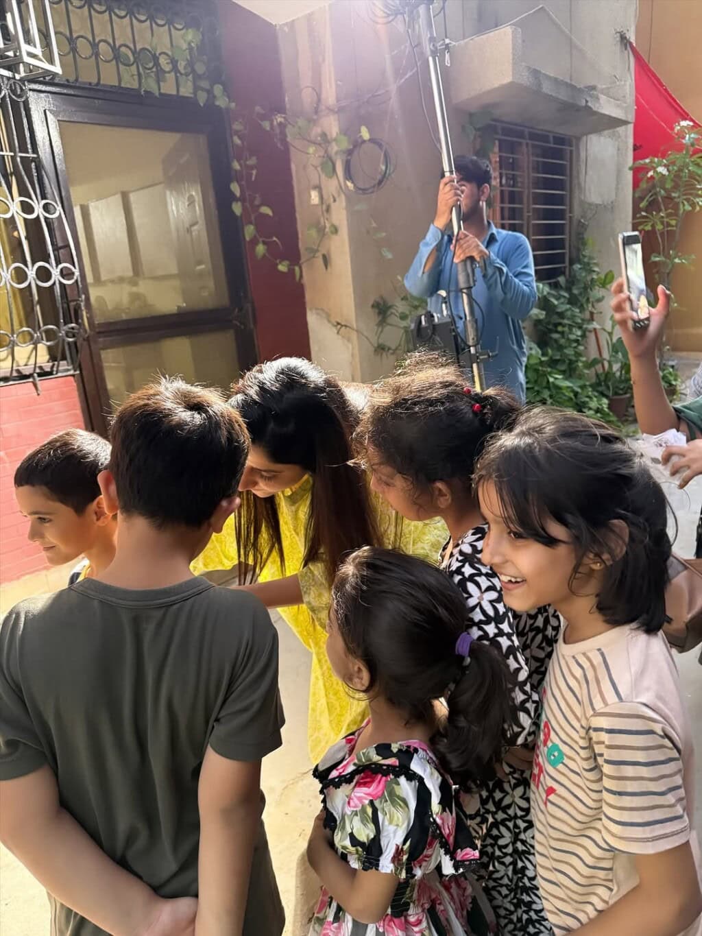 مورا ہاکین نے جما تقیسیم سے یادگار بی ٹی ایس شیئر کیے ہیں