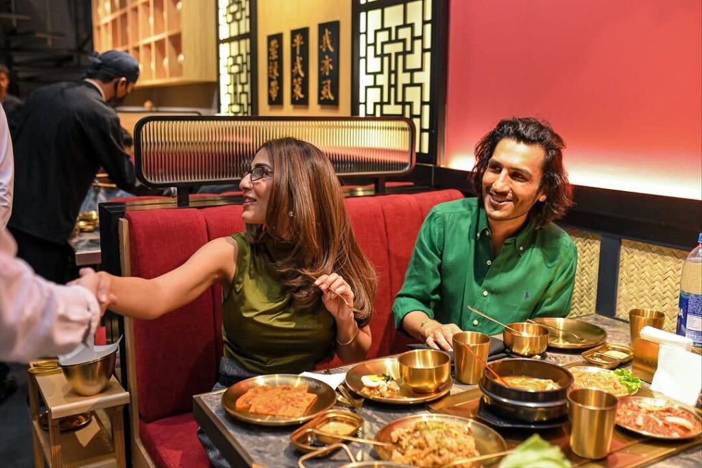 جنید خان اسٹار نے سالگرہ کا کھانا کھڑا کیا