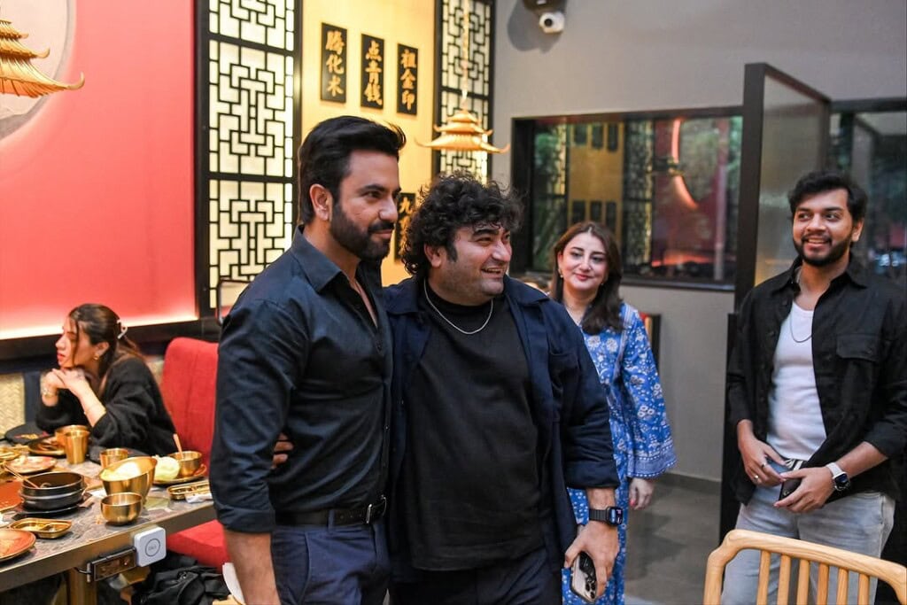 جنید خان اسٹار نے سالگرہ کا کھانا کھڑا کیا