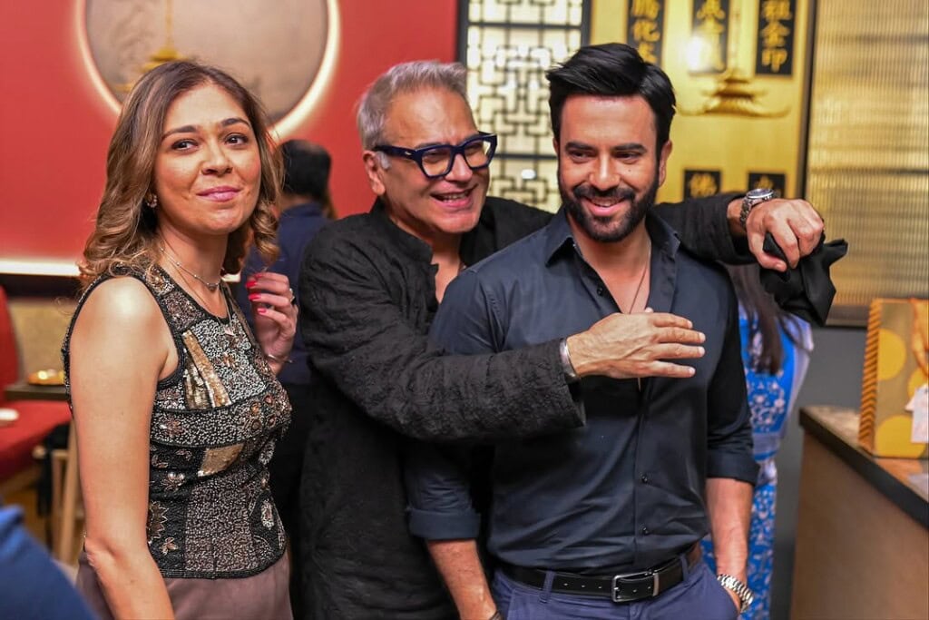 جنید خان اسٹار نے سالگرہ کا کھانا کھڑا کیا