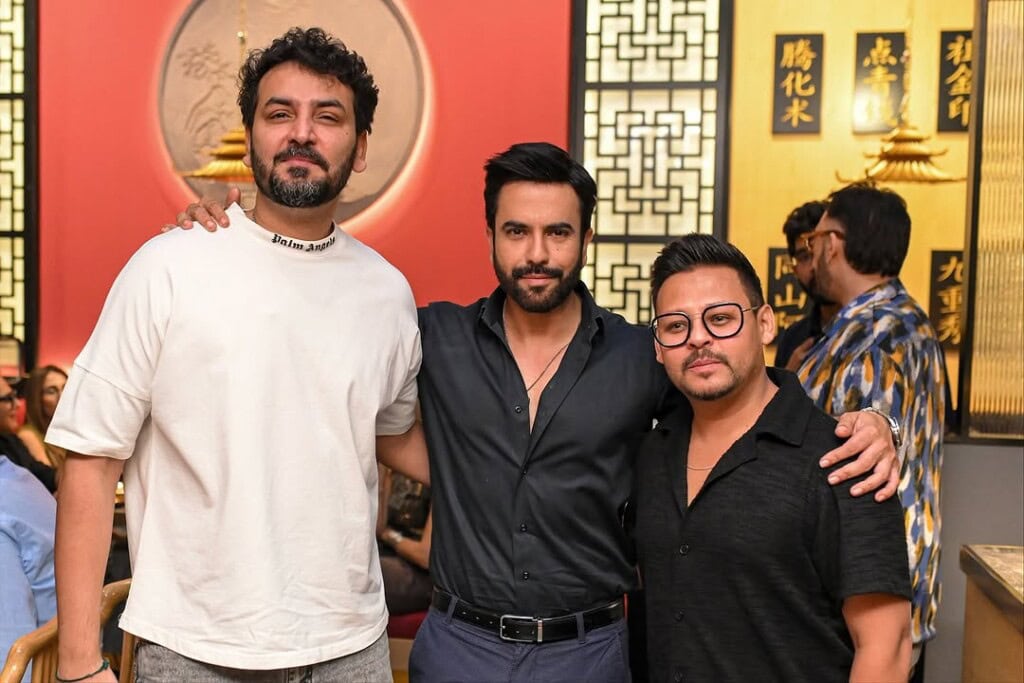 جنید خان اسٹار نے سالگرہ کا کھانا کھڑا کیا