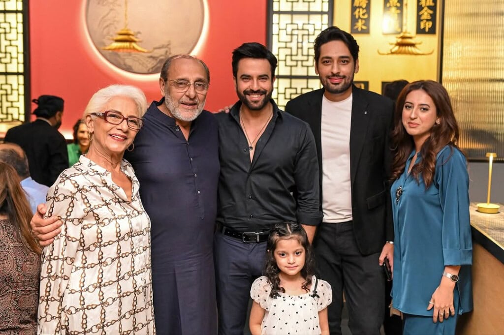 جنید خان اسٹار نے سالگرہ کا کھانا کھڑا کیا