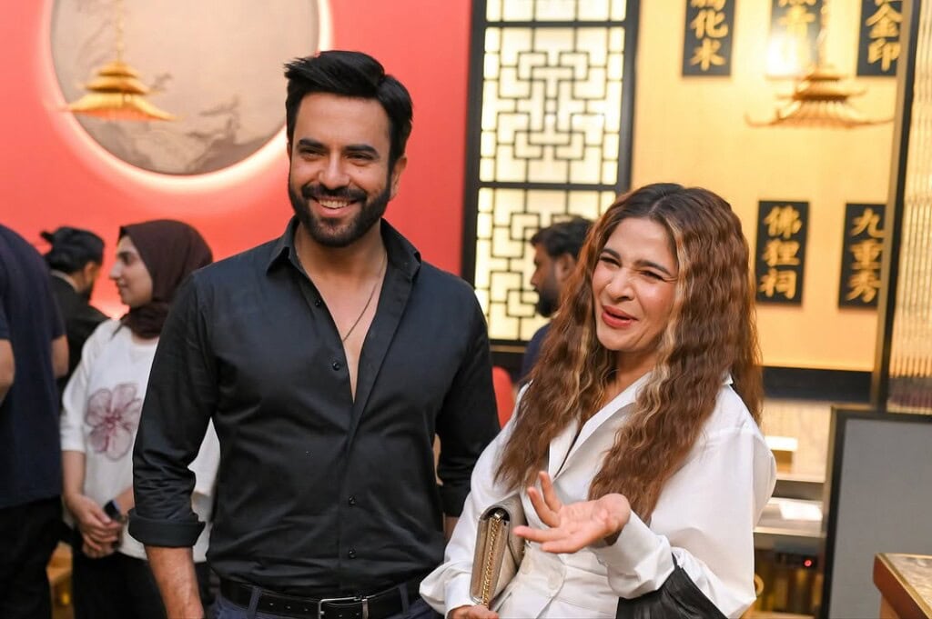 جنید خان اسٹار نے سالگرہ کا کھانا کھڑا کیا