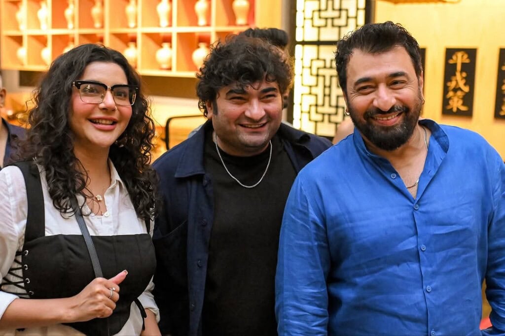 جنید خان اسٹار نے سالگرہ کا کھانا کھڑا کیا