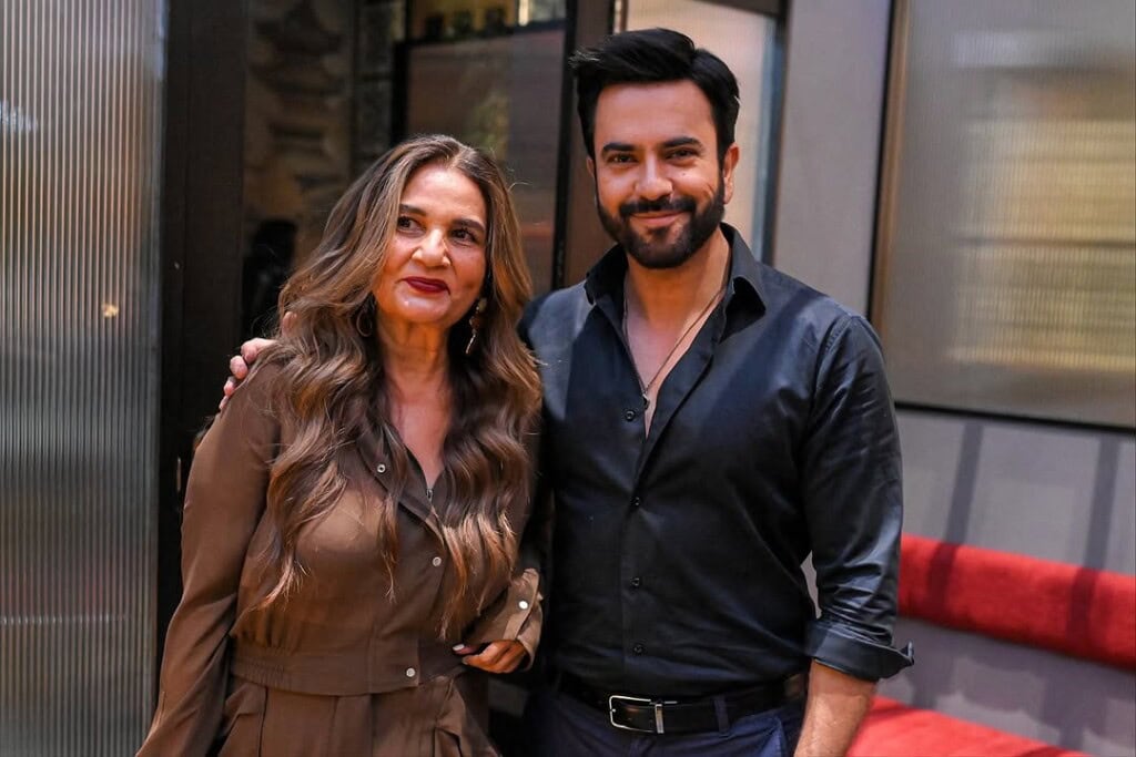 جنید خان اسٹار نے سالگرہ کا کھانا کھڑا کیا