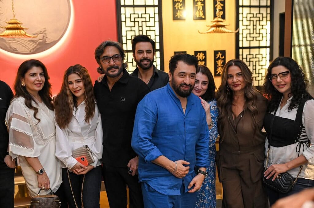 جنید خان اسٹار نے سالگرہ کا کھانا کھڑا کیا