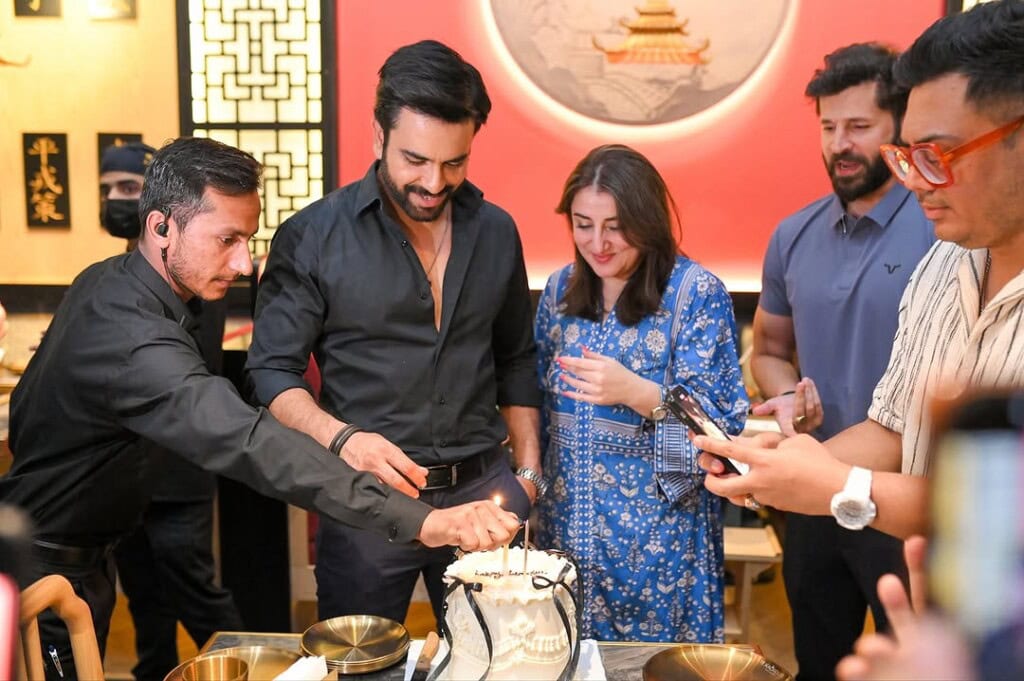 جنید خان اسٹار نے سالگرہ کا کھانا کھڑا کیا