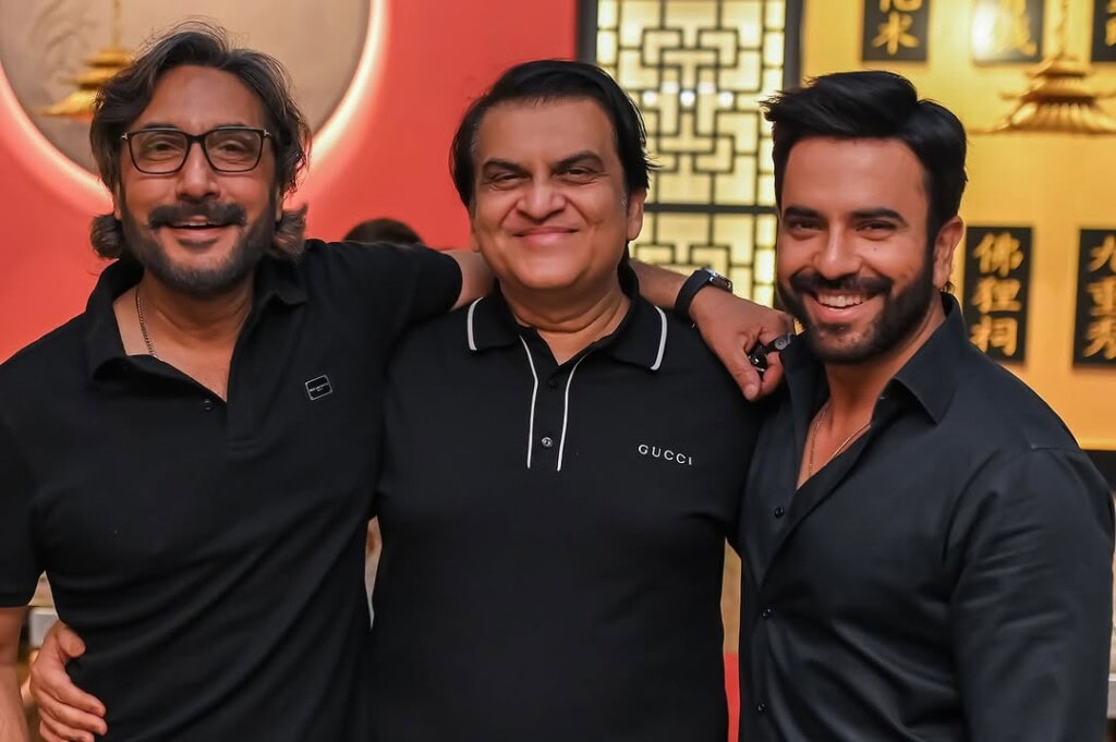 جنید خان اسٹار نے سالگرہ کا کھانا کھڑا کیا