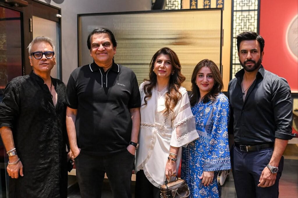 جنید خان اسٹار نے سالگرہ کا کھانا کھڑا کیا