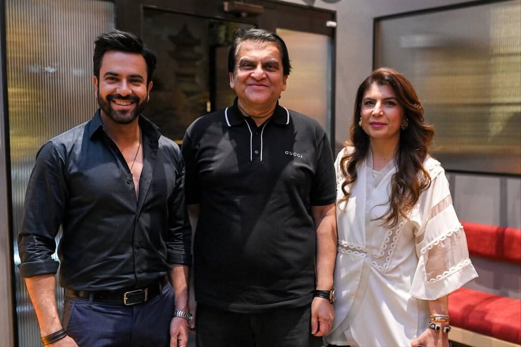 جنید خان اسٹار نے سالگرہ کا کھانا کھڑا کیا