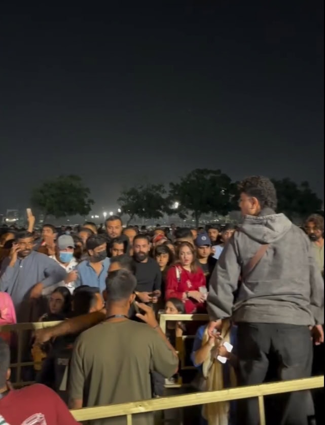 بدانتظامی کی وجہ سے کراچی کنسرٹ افراتفری کا شکار ہوگیا بدانتظامی کی وجہ سے کراچی کنسرٹ افراتفری کا شکار ہوگیا