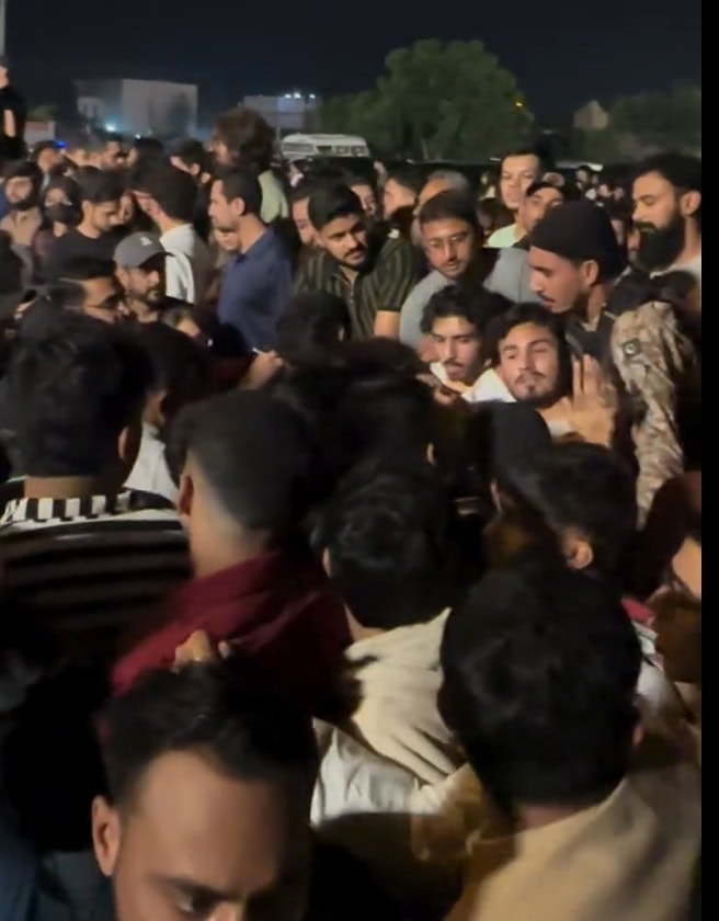 بدانتظامی کی وجہ سے کراچی کنسرٹ افراتفری کا شکار ہوگیا بدانتظامی کی وجہ سے کراچی کنسرٹ افراتفری کا شکار ہوگیا