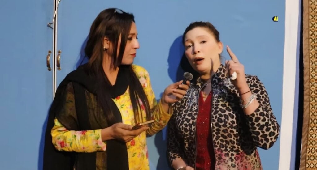 خوشبو خان ​​نے طلاق کے بیان پر آو موڑ لیا