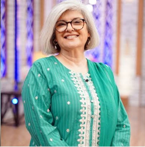 مرینا خان شارجہ میں زندگی کو بدلنے والے مداحوں کو یاد کرتے ہیں