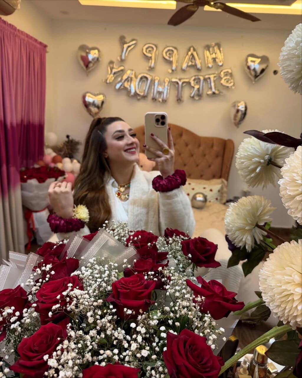 کیا مومینا اقبال مصروف ہے؟