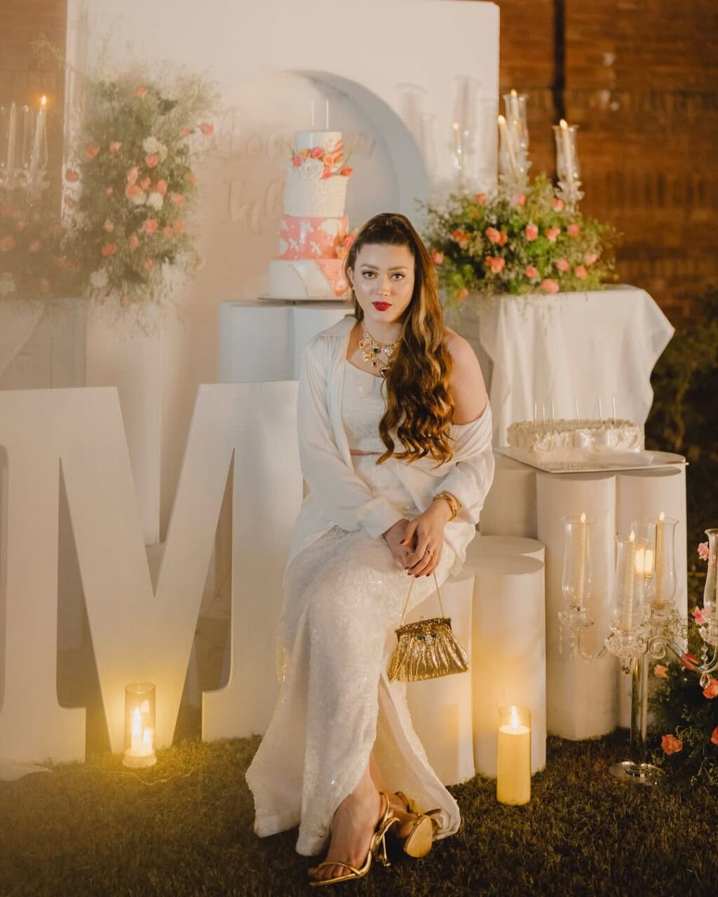 کیا مومینا اقبال مصروف ہے؟