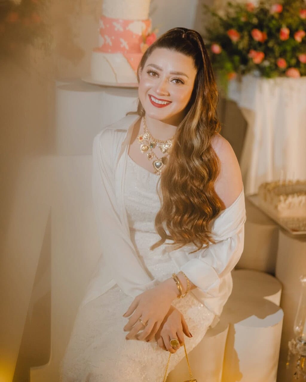 کیا مومینا اقبال مصروف ہے؟