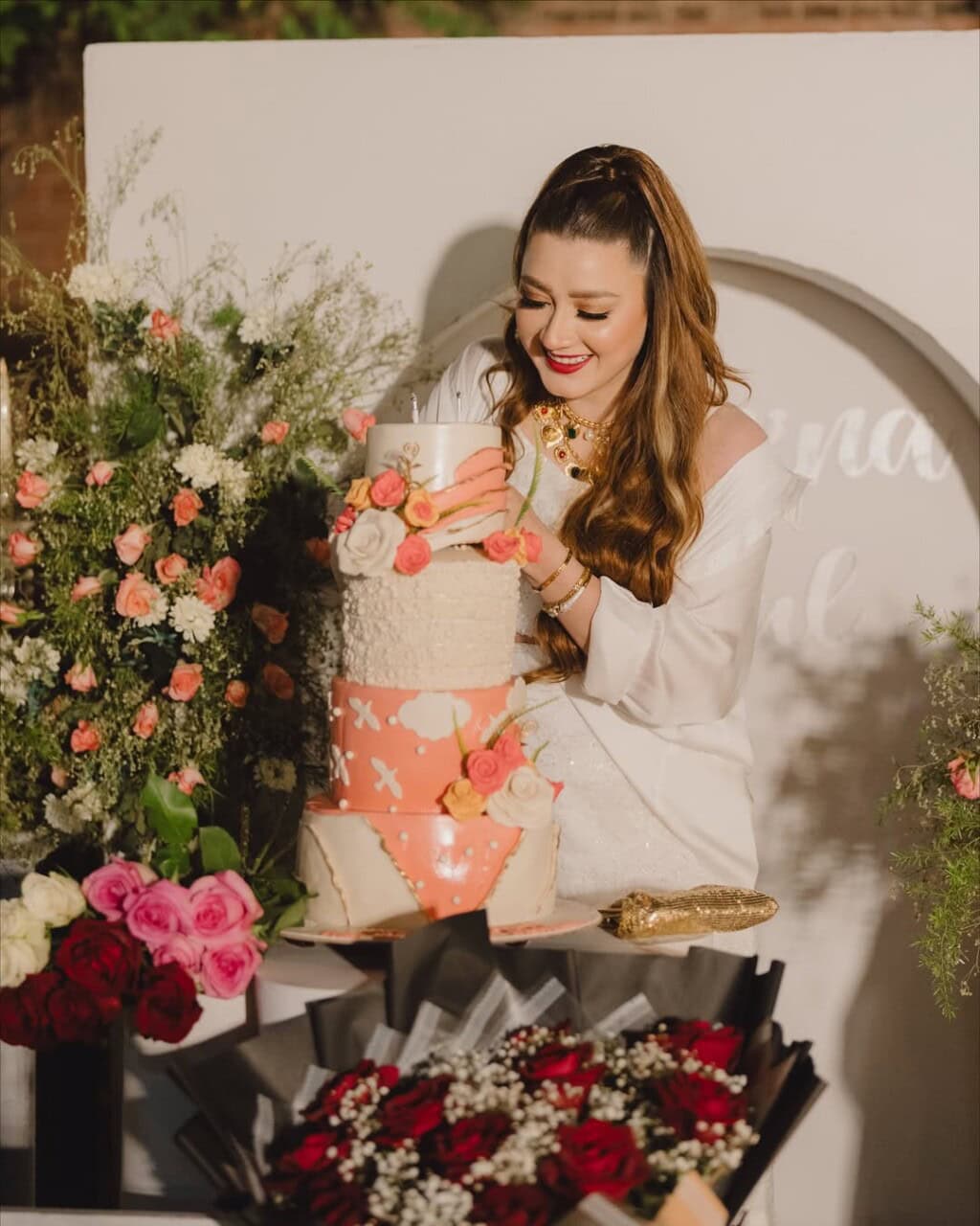 کیا مومینا اقبال مصروف ہے؟