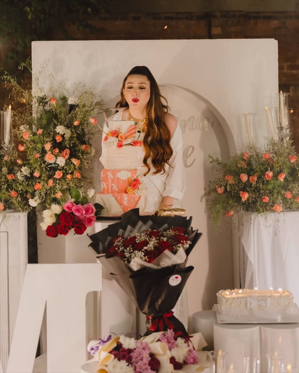 کیا مومینا اقبال مصروف ہے؟