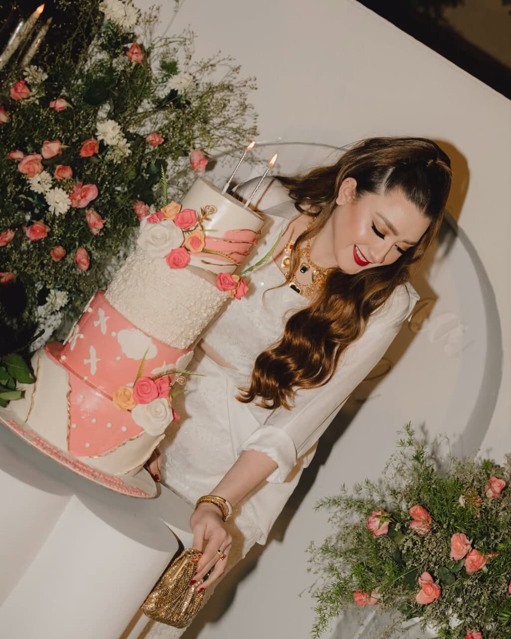 کیا مومینا اقبال مصروف ہے؟