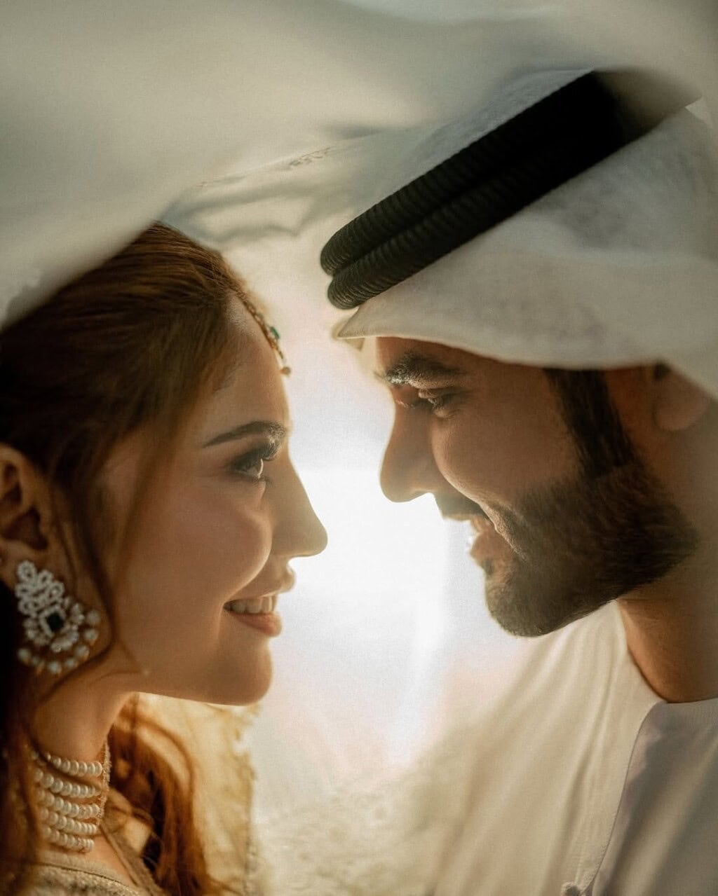 شوہر کے ساتھ نیلم منیر ویڈیوز کی تعریف ہوتی ہے