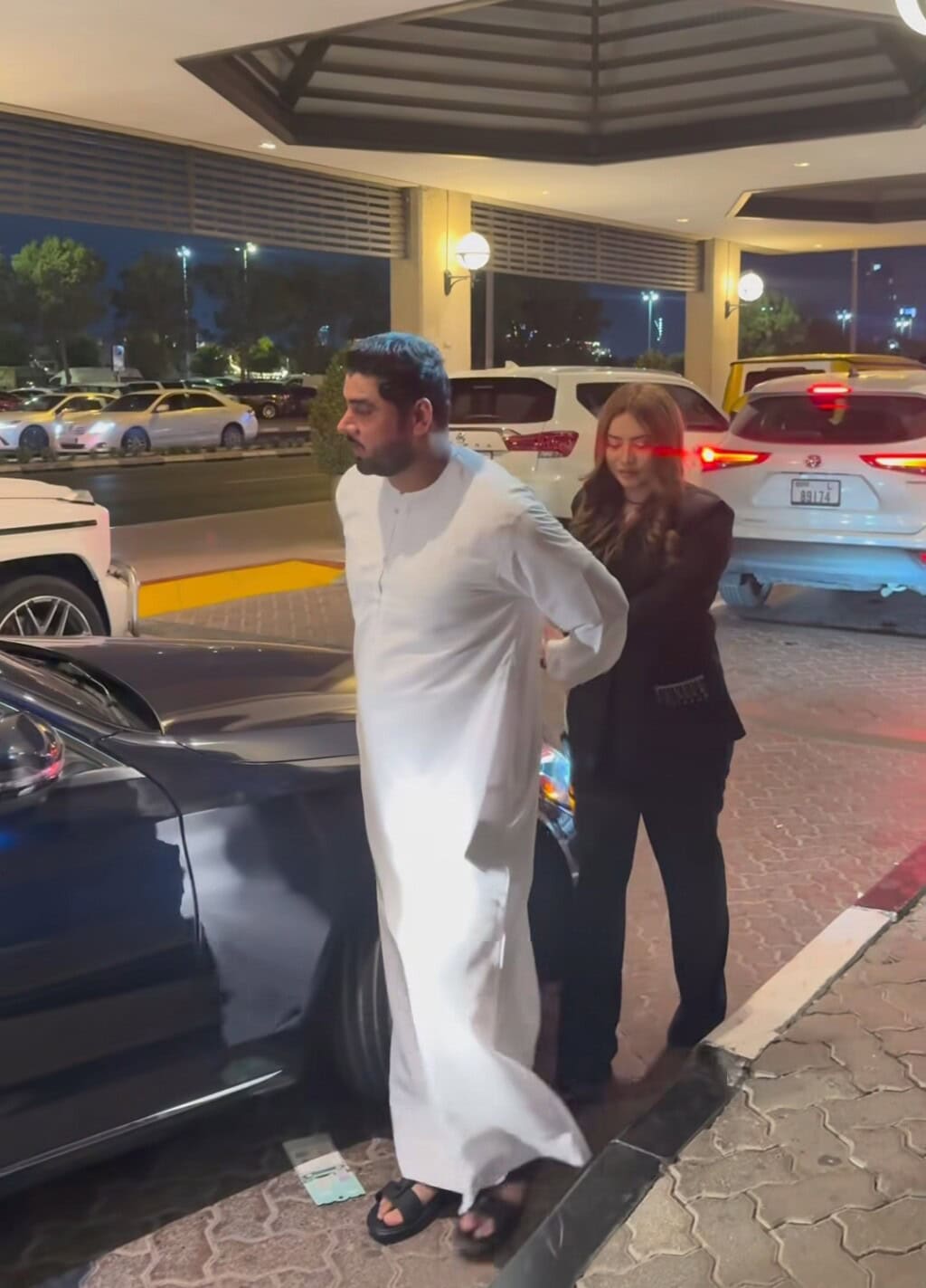 شوہر کے ساتھ نیلم منیر ویڈیوز کی تعریف ہوتی ہے