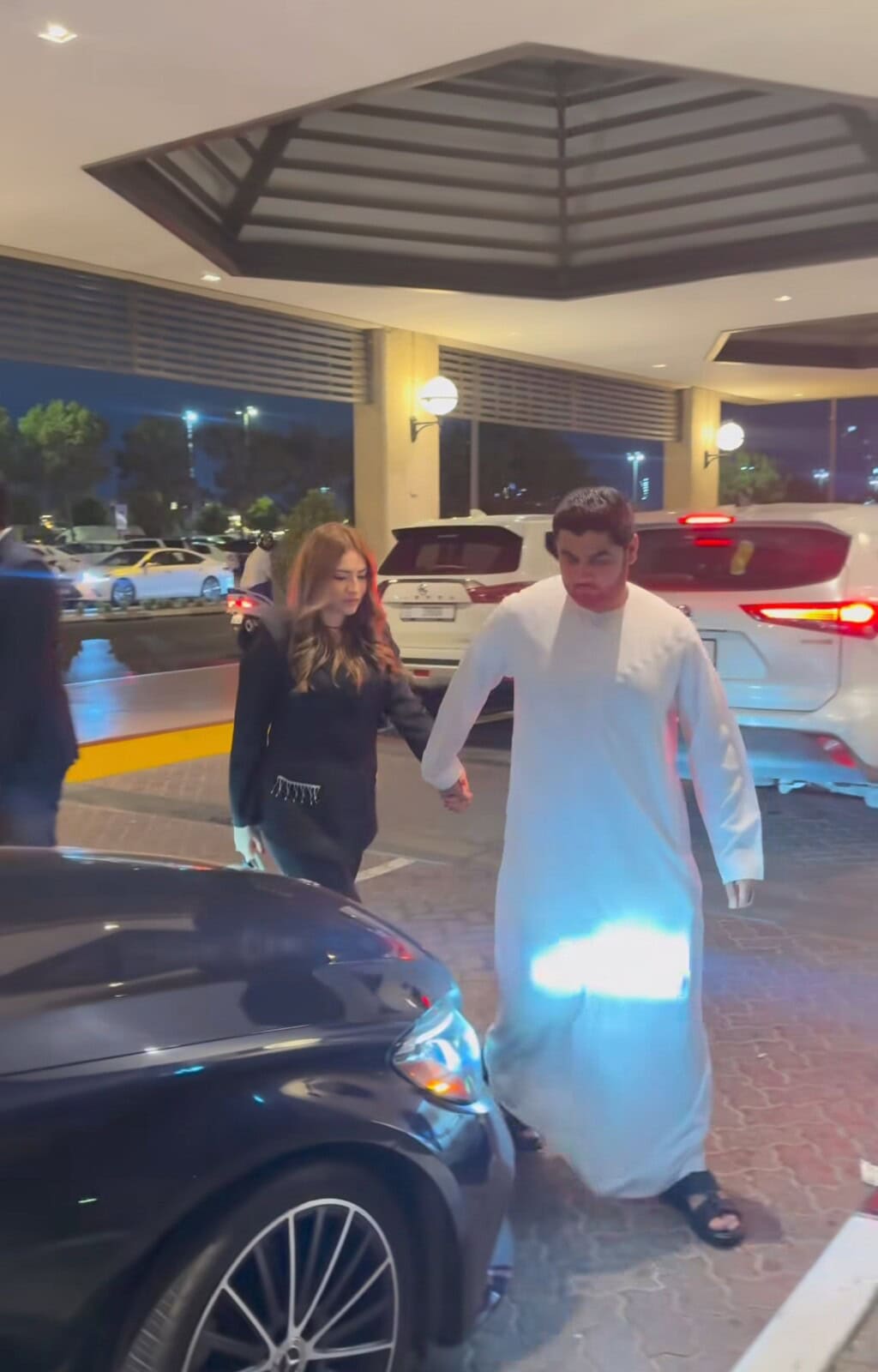 شوہر کے ساتھ نیلم منیر ویڈیوز کی تعریف ہوتی ہے