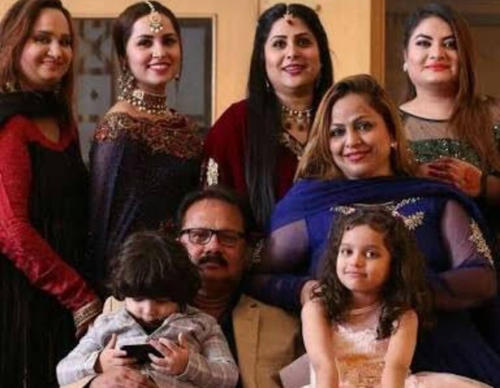 نمرا خان پیدائش کے وقت مطلوب نہ ہونے کے بارے میں کھلتا ہے