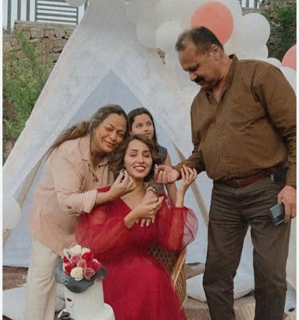 نمرا خان پیدائش کے وقت مطلوب نہ ہونے کے بارے میں کھلتا ہے