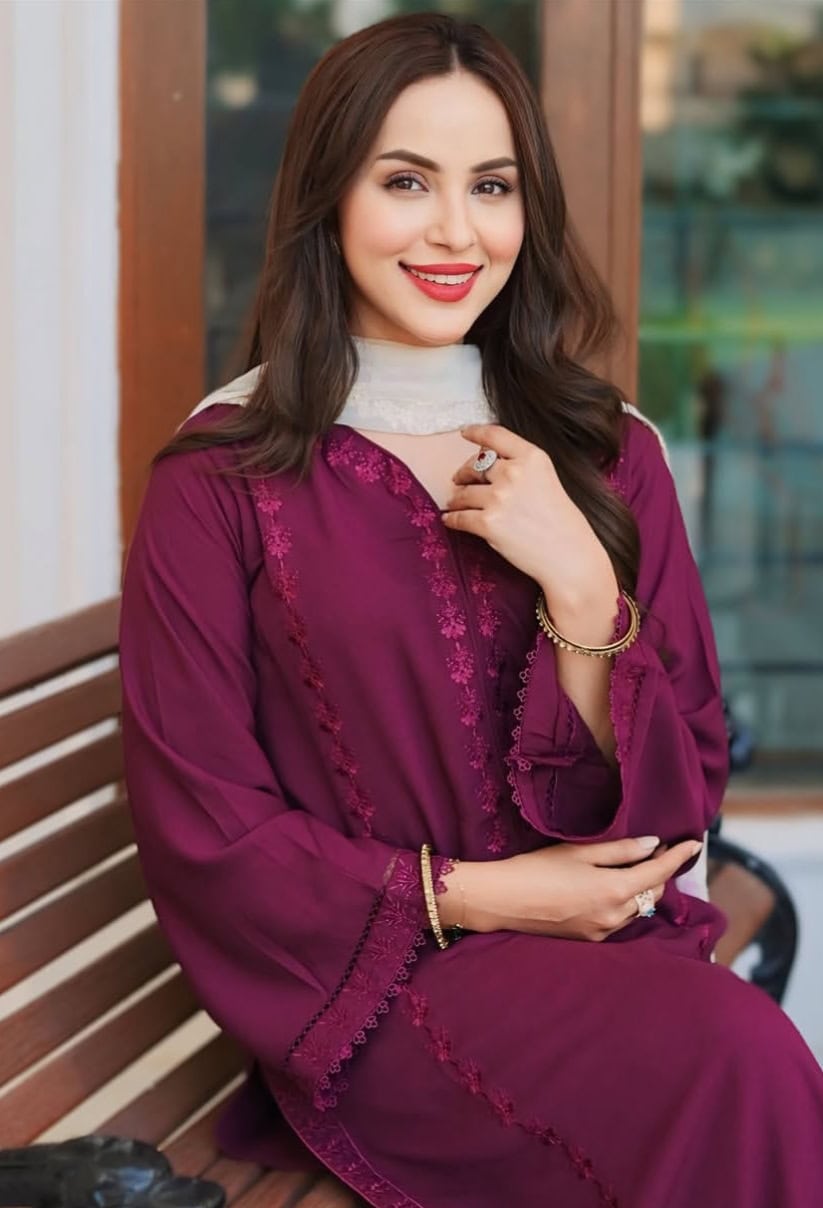 نمرا خان پیدائش کے وقت مطلوب نہ ہونے کے بارے میں کھلتا ہے