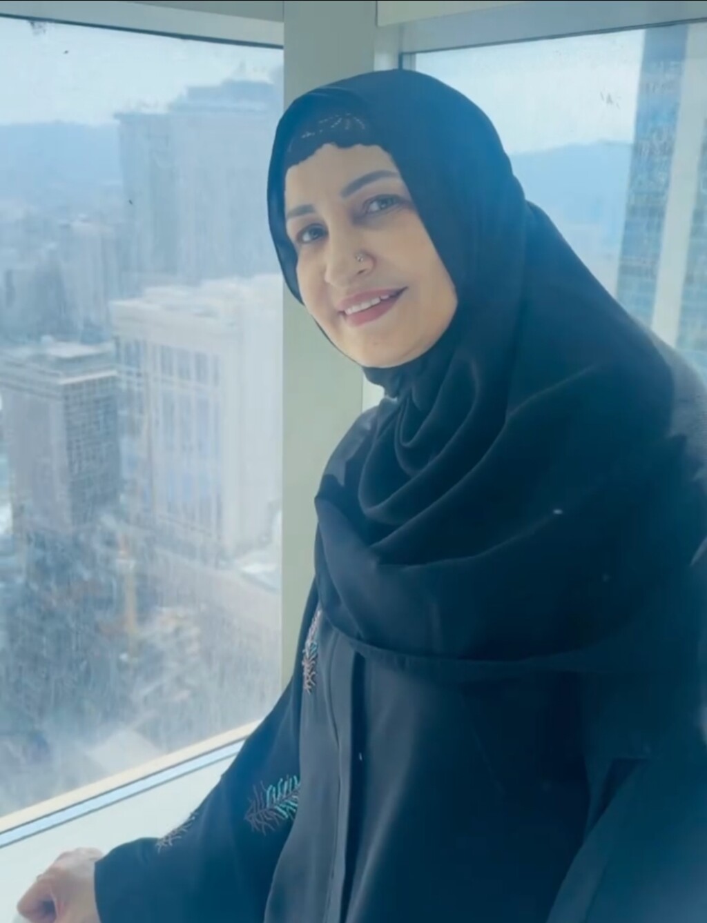 سبا فیصل نے بیٹے اور پوتے کے ساتھ عمرہ انجام دیا