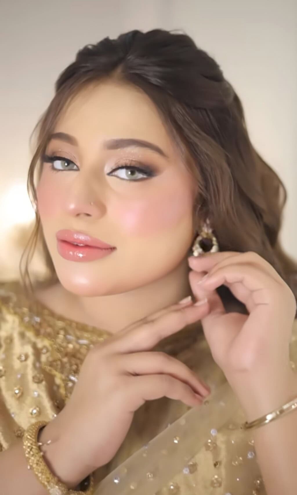 ایمن خان اور منل خان بھائی کی حمل فوٹو شوٹ