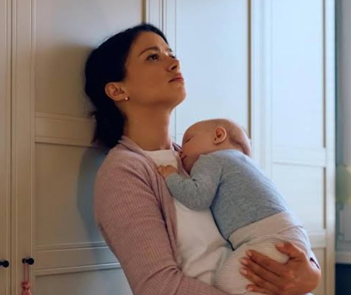 سروت گیلانی نے خواتین کو نفلی افسردگی کے بارے میں متنبہ کیا ہے