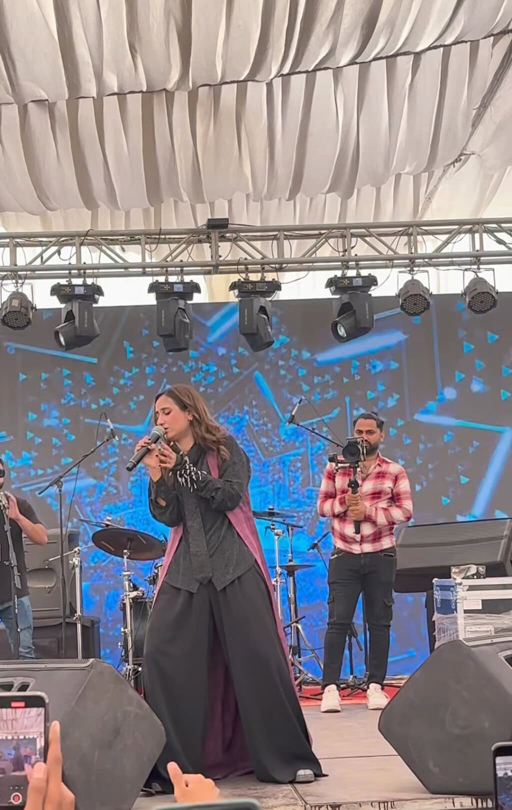 بول کافرہ شہرت سیہار گل کی براہ راست سعارا پرفارمنس ٹرولڈ