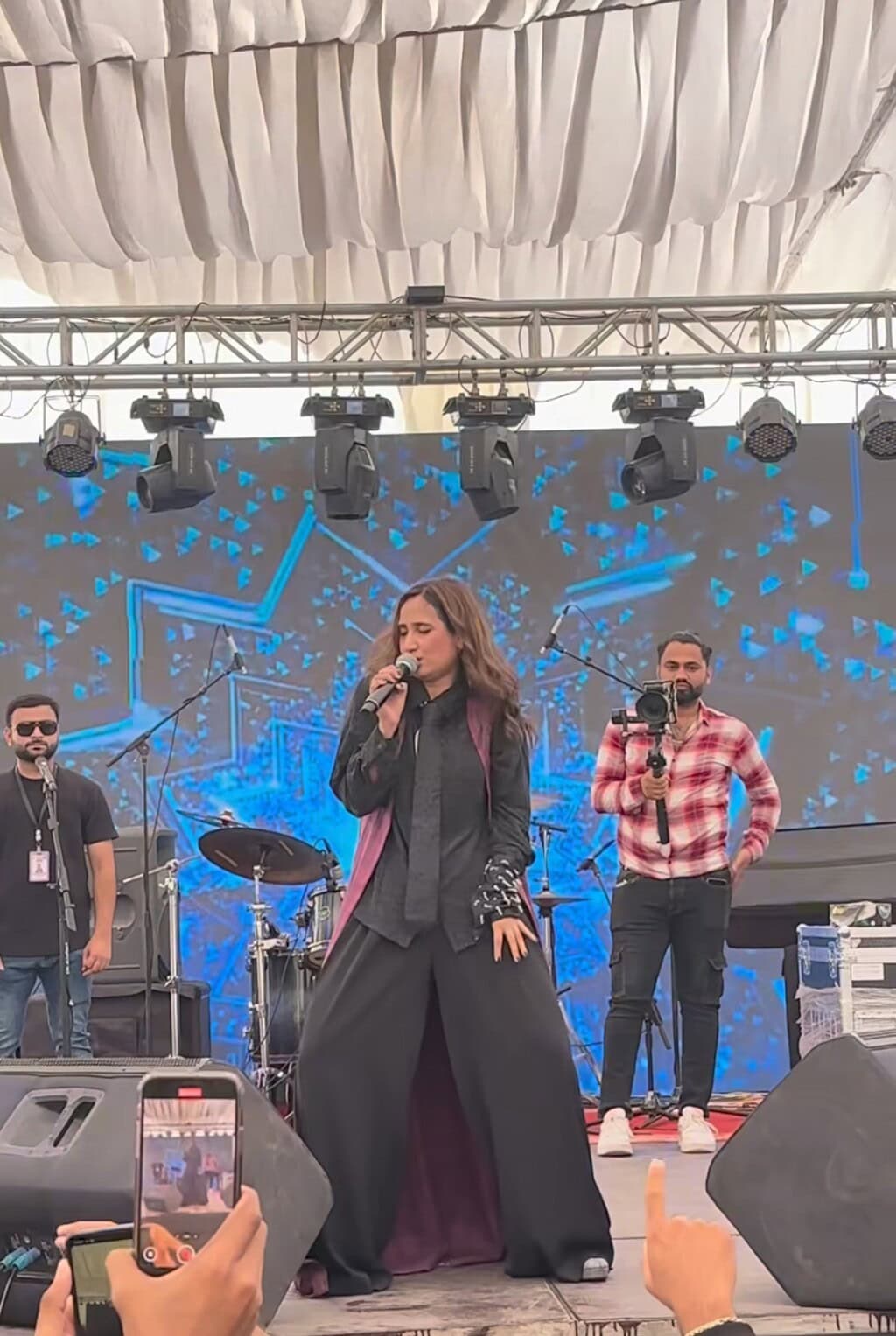 بول کافرہ شہرت سیہار گل کی براہ راست سعارا پرفارمنس ٹرولڈ