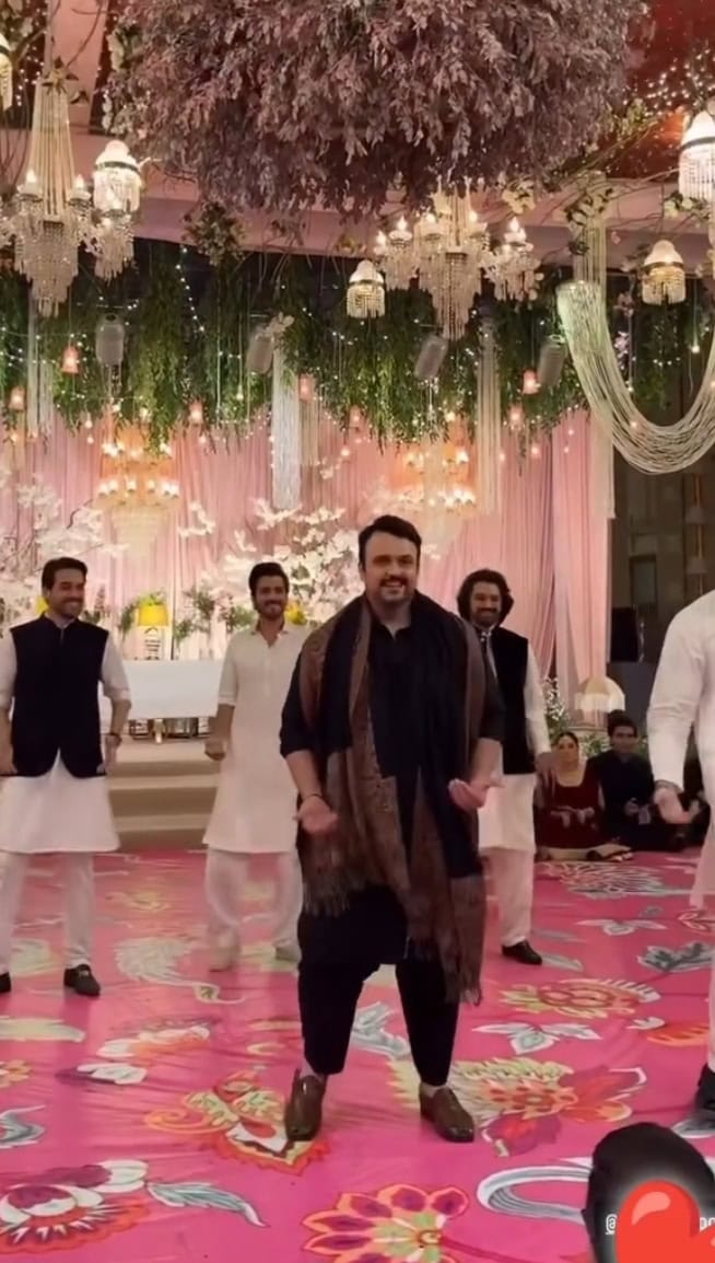 عثمان مختار کے وزن میں اضافے نے آن لائن بحث کو جنم دیا عثمان مختار کے وزن میں اضافے نے آن لائن بحث کو جنم دیا