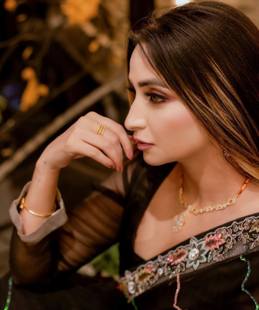 ریحان طارق کے وارڈا ملک سے غیر مہذبانہ سوالات شدید ردعمل کو بھڑکاتے ہیں وارڈا ملک نے مشہور اثر و رسوخ کی آمدنی کے پیچھے حقیقت کا انکشاف کیا