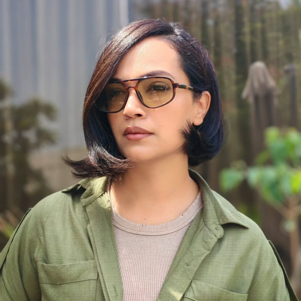 عمینا شیخ آن جو باچے ہین نے سمائیٹ لو کی رہائی پر گایا