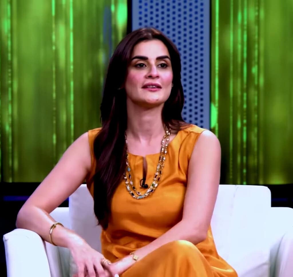 امنا ملک کا مشترکہ فیملی بمقابلہ جوہری خاندان سے متعلق ہے