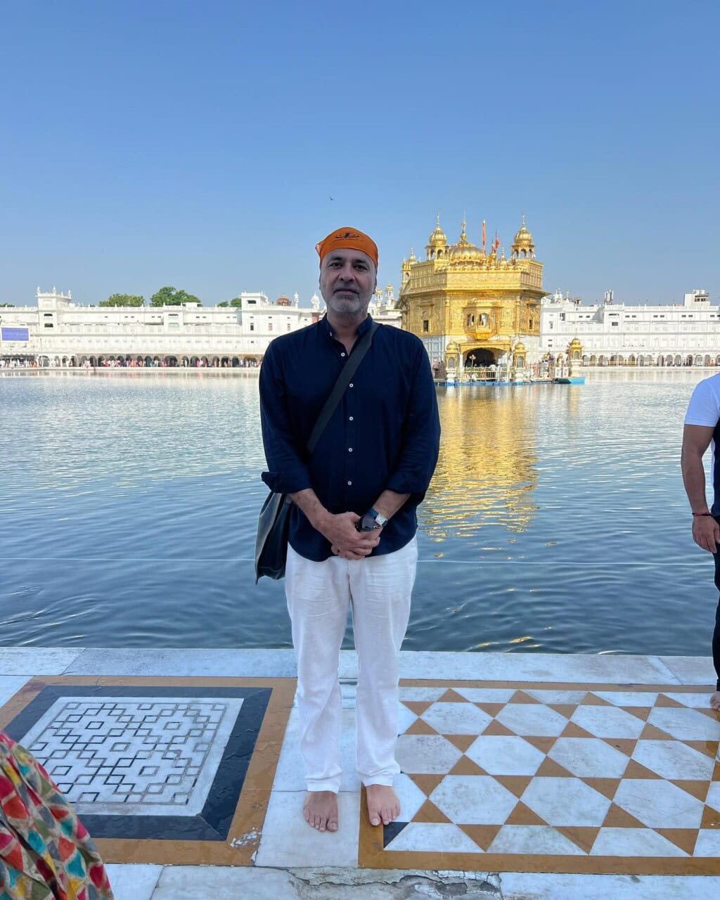 مسجد میں مشترکہ خاندانی اور فلم بندی کے مناظر میں رہنے کا دیپک پروانی کا تجربہ