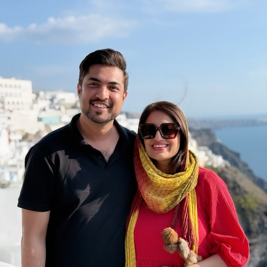 سینٹورینی جزیرے ، یونان میں فرح اکرر اور اکرر ال حسن